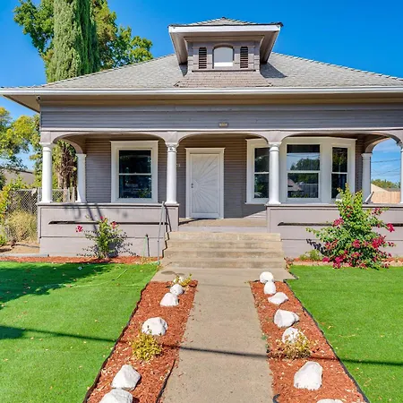 Centrally Located Lodi Home Walk Downtown!
